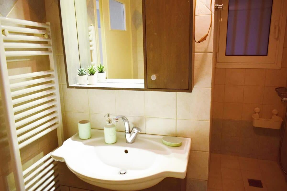 Stylish Apt In The Historic Heart Of The City Athens Exterior photo